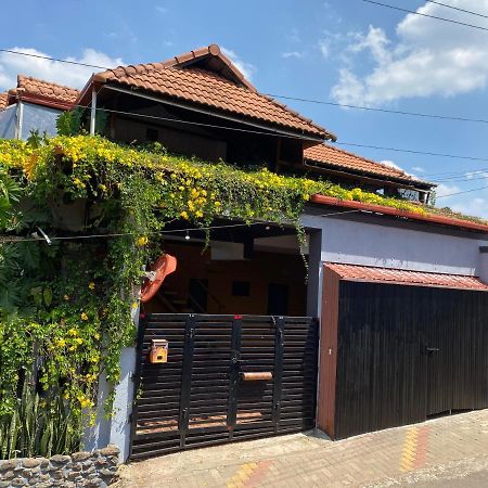 Hotel North Breeze Madikeri Exterior foto