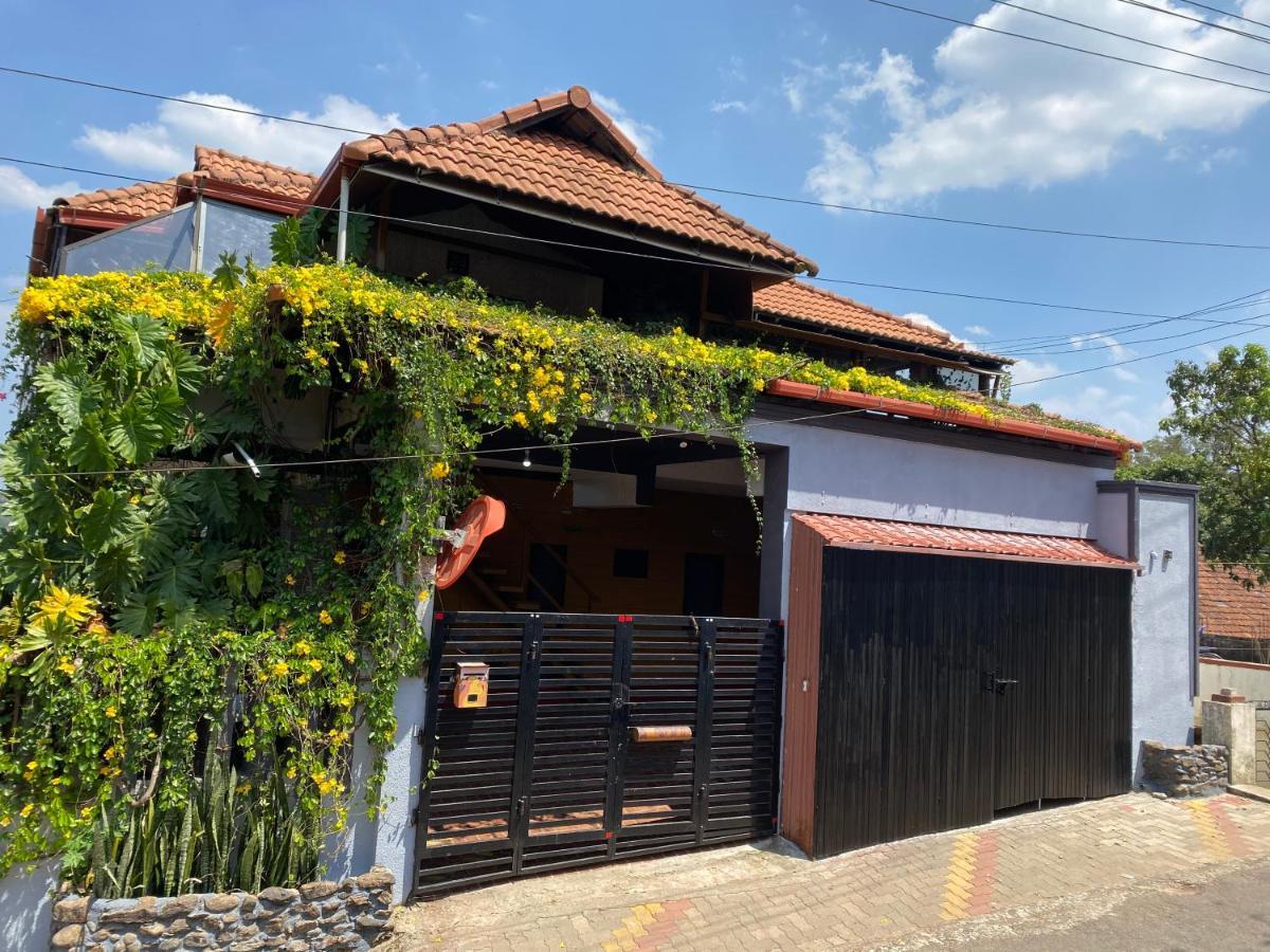 Hotel North Breeze Madikeri Exterior foto